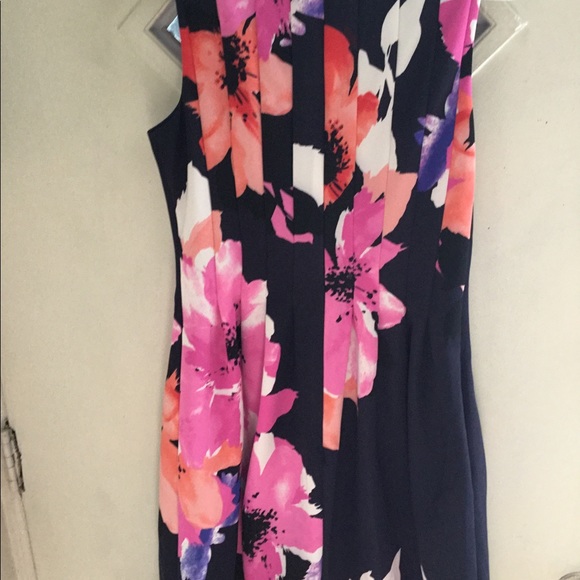 Fully lined sleeveless floral dress - Picture 10 of 15